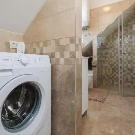 Dora Apartment *