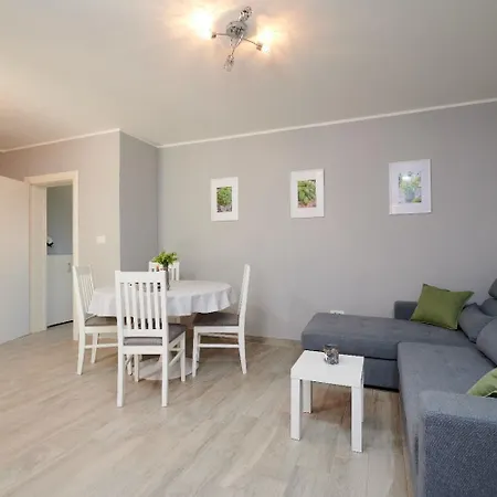 Apartment Dora *