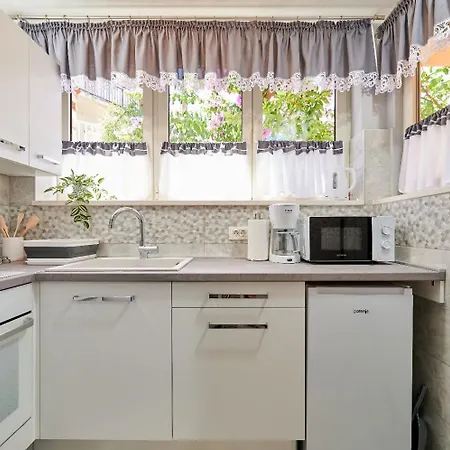Dora Apartment