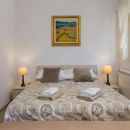 Dora Apartment *
