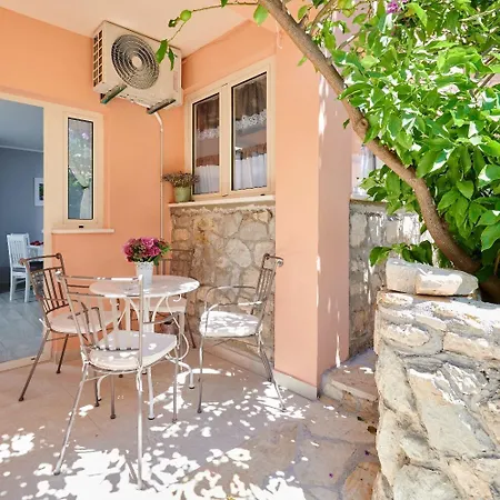Dora Trogir