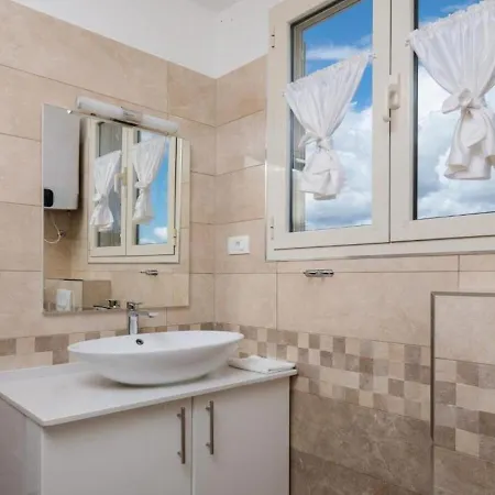 Dora Apartmán