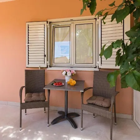 Dora Apartmán